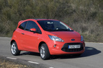 Ford Ka 1.30 TCDi 75 CV Titanium+ Turismo Rojo Sunrise Exterior Frontal-Lateral 3 puertas