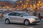 Volkswagen Jetta 1.2 TSI 105 CV Advance Turismo Gris Platino Metalizado Exterior Lateral-Frontal 4 puertas