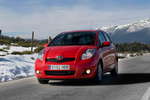 Toyota Yaris Gama Yaris Connect Turismo Rojo Exterior Frontal-Lateral 5 puertas