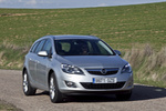 Opel Astra Sports Tourer 2.0 CDTI 160 CV Cosmo Turismo familiar Plata Blade Exterior Frontal-Lateral 5 puertas