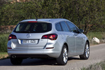 Opel Astra Sports Tourer 2.0 CDTI 160 CV Cosmo Turismo familiar Plata Blade Exterior Posterior-Lateral 5 puertas