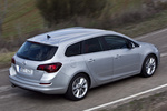 Opel Astra Sports Tourer 2.0 CDTI 160 CV Cosmo Turismo familiar Plata Blade Exterior Posterior-Lateral-Cenital 5 puertas