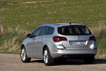 Opel Astra Sports Tourer 2.0 CDTI 160 CV Cosmo Turismo familiar Plata Blade Exterior Posterior-Lateral 5 puertas