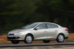 Renault Fluence dCI 110 Dynamique Turismo Beige Pimienta Exterior Frontal-Lateral 4 puertas
