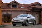 Renault Fluence dCI 110 Dynamique Turismo Beige Pimienta Exterior Frontal-Lateral 4 puertas