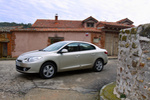 Renault Fluence dCI 110 Dynamique Turismo Beige Pimienta Exterior Frontal-Lateral 4 puertas