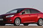 Ford Focus 1.6 TDCi 114 CV Titanium Turismo Rojo El&eacute;ctrico Exterior Frontal-Lateral 4 puertas