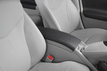 Toyota Prius 1.8 HSD Executive (2009) Turismo Interior Reposabrazos 5 puertas