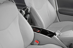 Toyota Prius 1.8 HSD Executive (2009) Turismo Interior Reposabrazos 5 puertas