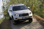 Jeep Grand Cherokee 3.0 V6 CRD Gama Grand Cherokee Todo terreno Bright Silver Metallic Exterior Lateral-Frontal 5 puertas