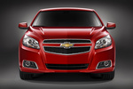 Chevrolet Malibu Gama Malibu (Versi&oacute;n para EE.UU.) Gama Malibu (Versi&oacute;n para EE.UU.) Turismo Morello Red Exterior Frontal 4 puertas