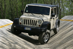 Jeep Wrangler 2.8L CRD 200 CV Rubicon Todo terreno Sahara Tan Exterior Frontal 5 puertas
