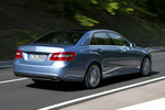 Mercedes-Benz Clase E E 500 AVANTGARDE Turismo Azul indigolita metalizado Exterior Posterior-Lateral 4 puertas