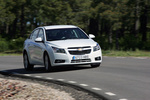 Chevrolet Cruze 2.0 VCDi 163 CV LT Turismo Olympic White Exterior Lateral-Frontal 4 puertas