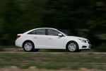 Chevrolet Cruze 2.0 VCDi 163 CV LT Turismo Olympic White Exterior Lateral 4 puertas