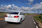 Chevrolet Cruze 2.0 VCDi 163 CV LT Turismo Olympic White Exterior Posterior-Lateral 4 puertas