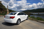 Chevrolet Cruze 2.0 VCDi 163 CV LT Turismo Olympic White Exterior Posterior-Lateral 4 puertas