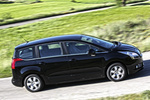 Peugeot 5008 1.6 HDi 112 FAP CMP Premium Monovolumen Negro Perla Nera Exterior Lateral 5 puertas