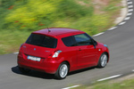 Suzuki Swift 1.3 D 75 CV GL+ Turismo Rojo Bright Exterior Posterior-Lateral 3 puertas