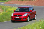 Suzuki Swift 1.3 D 75 CV GL+ Turismo Rojo Bright Exterior Frontal-Lateral 3 puertas