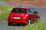Suzuki Swift 1.3 D 75 CV GL+ Turismo Rojo Bright Exterior Posterior-Lateral 3 puertas