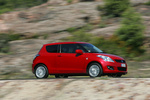 Suzuki Swift 1.3 D 75 CV GL+ Turismo Rojo Bright Exterior Lateral-Frontal 3 puertas