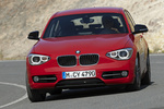 BMW Serie 1 118i Sport Line Turismo Karmesinrot Exterior Frontal-Lateral 5 puertas