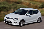 Hyundai i30 1.6 CRDi VGT 128 CV GLS FDu Style Turismo Crystal White Exterior Frontal-Lateral 5 puertas
