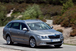 Skoda Superb Combi 2.0 TDI 140 CV DPF Ambition Turismo familiar Amethyst Purple Exterior Lateral-Frontal 5 puertas