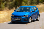 Chevrolet Aveo 1.4 16v LTZ Turismo Borocay Blue Exterior Frontal-Lateral 5 puertas