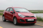 KIA Rio Gama Rio Gama Rio Turismo Signal Red Exterior Lateral-Frontal 5 puertas
