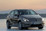 Mercedes-Benz Clase B B 180 CDI BlueEFFICIENCY Gama Clase B Monovolumen Gris Monolito Exterior Frontal-Lateral 5 puertas