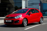 KIA Rio Gama Rio Gama Rio Turismo Signal Red Exterior Frontal-Lateral 3 puertas