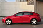 Chevrolet Cruze Gama Cruze 5p Gama Cruze 5p Turismo Velvet Red Exterior Lateral 5 puertas