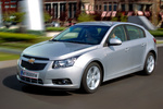 Chevrolet Cruze Gama Cruze 5p Gama Cruze 5p Turismo Ice Silver Exterior Frontal-Lateral 5 puertas