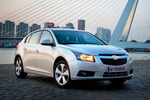 Chevrolet Cruze Gama Cruze 5p Gama Cruze 5p Turismo Ice Silver Exterior Lateral-Frontal 5 puertas