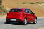 KIA Rio 1.4 CRDi VGT 90 CV Emotion Turismo Signal Red Exterior Posterior-Lateral 5 puertas