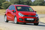 KIA Rio 1.4 CRDi VGT 90 CV Emotion Turismo Signal Red Exterior Lateral-Frontal 5 puertas
