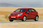 KIA Rio 1.4 CRDi VGT 90 CV Emotion Turismo Signal Red Exterior Frontal-Lateral 5 puertas
