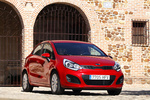 KIA Rio 1.4 CRDi VGT 90 CV Emotion Turismo Signal Red Exterior Lateral-Frontal 5 puertas