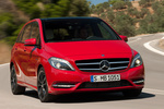 Mercedes-Benz Clase B B 200 BlueEFFICIENCY 156 CV Gama Clase B Monovolumen Rojo Jupiter Exterior Lateral-Frontal 5 puertas
