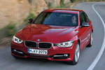 BMW Serie 3 335i (306 CV) Sport Line Turismo Melbourne Rot Metalizado Exterior Frontal-Lateral 4 puertas