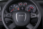 Audi A3 1.6 TDI 105 CV Attraction Turismo Interior Volante 3 puertas
