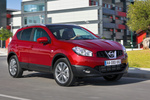 Nissan Qashqai 1.6 dCi 130 CV DPF 4x2 Tekna Premium Todo terreno Rojo Fusi&oacute;n Met&aacute;lico Exterior Lateral-Frontal 5 puertas
