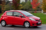Toyota Yaris 70 Active Turismo Rojo Classic Exterior Lateral-Frontal 5 puertas