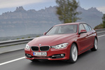 BMW Serie 3 328i (245CV) Sport Line Turismo Melbourne Rot Metalizado Exterior Frontal-Lateral 4 puertas