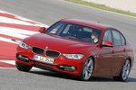 BMW Serie 3 328i (245CV) Sport Line Turismo Melbourne Rot Metalizado Exterior Frontal-Lateral 4 puertas