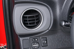 Toyota Yaris 70 Active Turismo Interior Salida sistema ventilaci&oacute;n 5 puertas