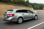 Toyota Avensis Gama Avensis Gama Avensis Turismo familiar Plata Exterior Posterior-Lateral 5 puertas