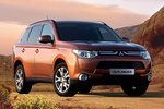 Mitsubishi Outlander 220 DI-D 150 CV 4WD Gama Outlander Todo terreno Copper Radiant Exterior Lateral-Frontal 5 puertas